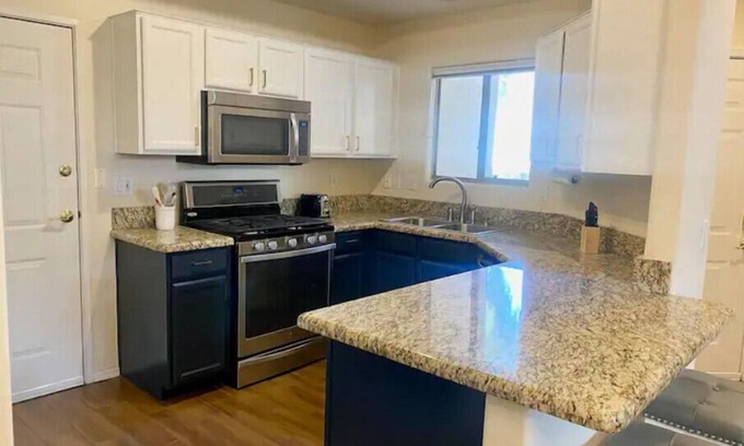 Central Scottsdale House | Location, Leisure, & Luxury