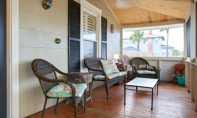 Jacksonville Beach House | Location! Location! Beach House 100 yards from ocean!