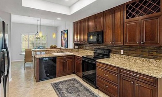 Camelback East House | Location & Luxury