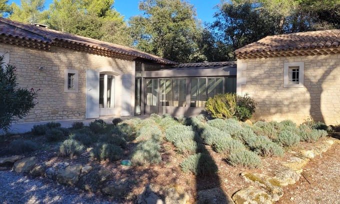 Menerbes House | Location Maison Avec Piscine, au Calme, Avec vue Luberon