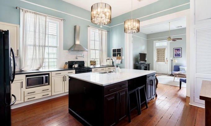 Faubourg Delachaise House | Location! One Block From Magaizine Street!