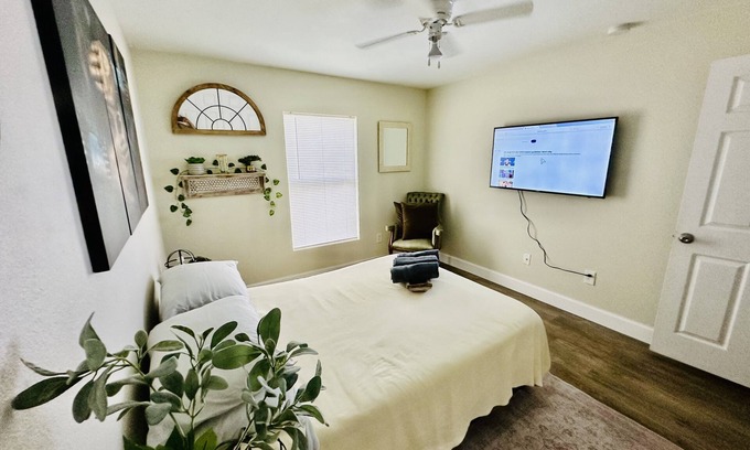 Westminister House | “ Location, top accommodation, close to Getaway and JetBlue Park"