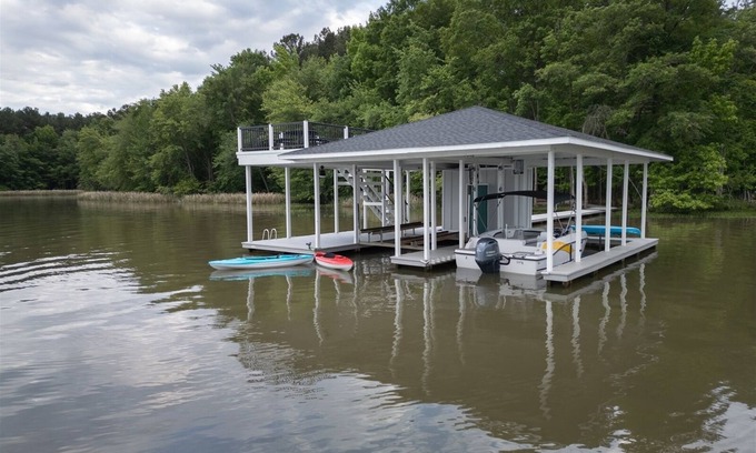 Wise House | Loch Nest | Main Lake Luxury on Lake Gaston!