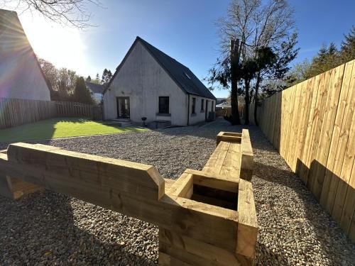 Tarbert Villa | Lochindaal - Beautiful, Spacious 4 Bedroom House in Kintyre