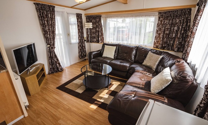 Forfar Ski Chalet | Lochlands 2br family caravan - pets-play park