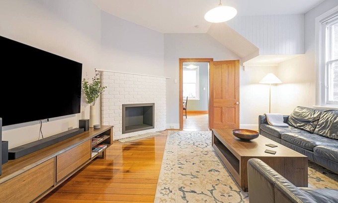 West Hobart House | Lochner Corner Restful Hideaway near Dining and CBD