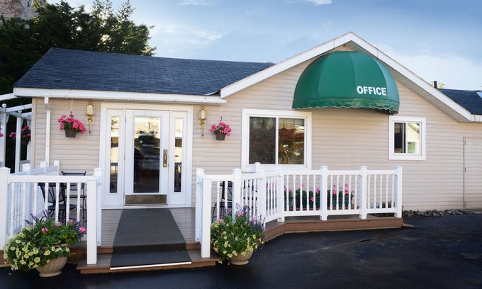 Sault Ste. Marie Hotel | Lockview Motel