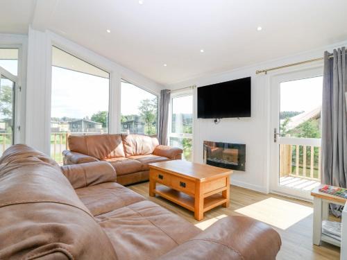 Perth House | Lodge 14 - The Tay Family
