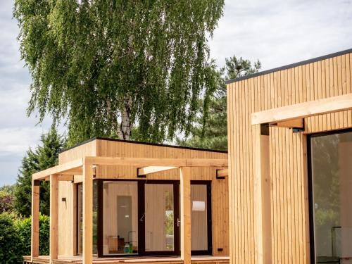 Leuken House | Lodge by Rhine with Stunning Water Views