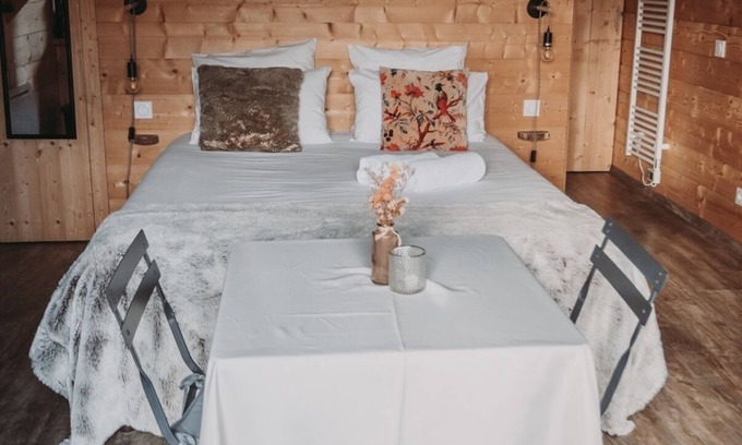 Sainte-Honorine-de-Ducy Apartment | Lodge gold with nordic bath