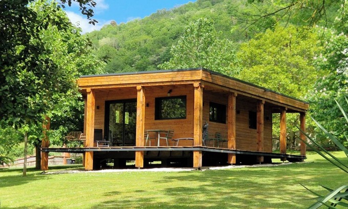 Foix Ski Chalet | Lodge in a green setting. Panoramic view of FOIX castle.