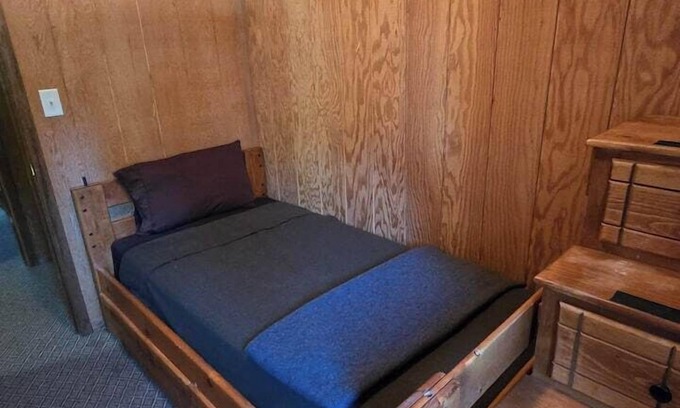 Saddlestring Apartment | Lodge Room Twin Bunk (Room #5)
