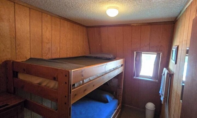 Saddlestring Apartment | Lodge Room Twin Bunk (Room #7)
