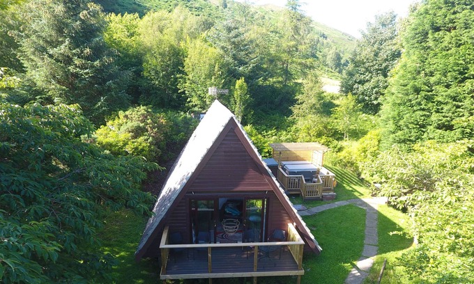South Laggan Cabin | Lodge with amazing views and hot tub