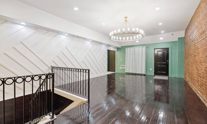 West Philadelphia Apartment | Lodgyy - Comfy Double-bed Suite