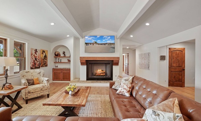 Lockeford House | Lodi Wine Country Estate - 4 Bedrm, 4 1/2 Bath Close to Wineries - New!