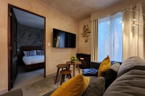 Santeagueda Apartment | Loft Éfeso: ¡Un Refugio Moderno en Val'Quirico!