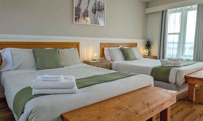 Ste Anne de Beaupre Apartment | Loft 17 | 2 Min Waterfront | BBQ & Fireplace