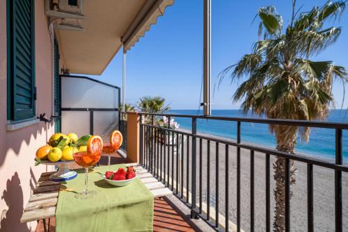 Letojanni Apartment | Loft Balcone Sul Mare
