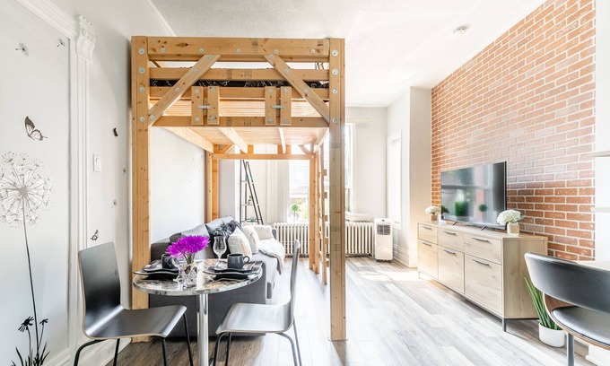 Parkdale Apartment | Loft Bed Sun-Filled High Ceiling Boutique Studio Downtown