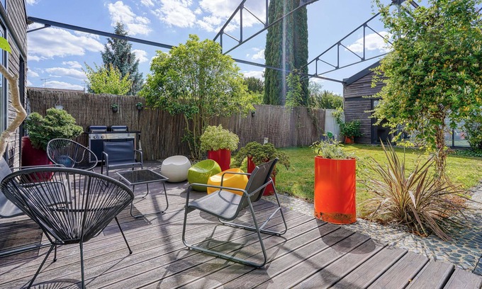 Melun Villa | LOFT L'IMPRIMERIE; Family sleeps 12, 20 min from Fontainebleau, 50 Km from Paris