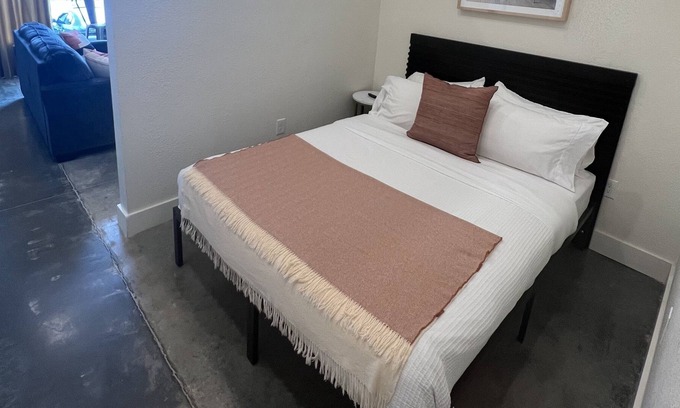 Jonesboro Apartment | Loft steps away from restaurants & coffee shops