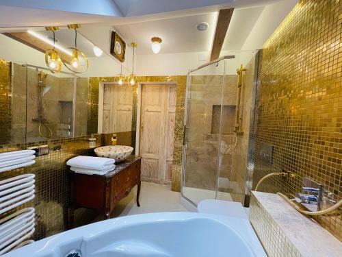 Suprasl Apartment | LOFT W RYNKU Z JACUZZI