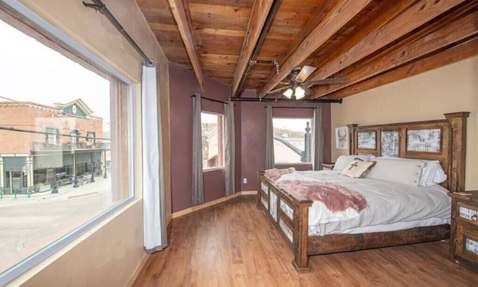 Alpine House | Loft with a View @ Alpine City Place | Hotel and Bar