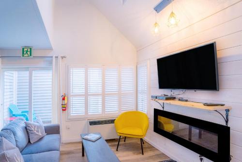 Craigleith House | Loft with a view of Blue - Free Wifi, Linens and Towels Included