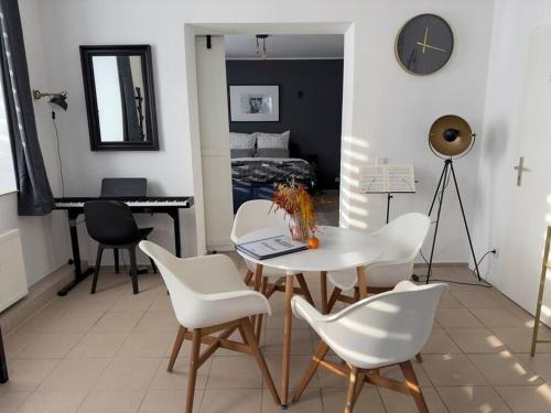 Weissensee Apartment | Loft with Gym - Kitchen/WiFi/Free Parking