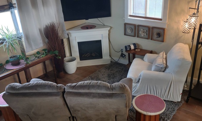 Nampa Cottage | Lofted Urban Farmhouse Cottage Near Downtown Nampa, NNU, and Idaho Center Arena