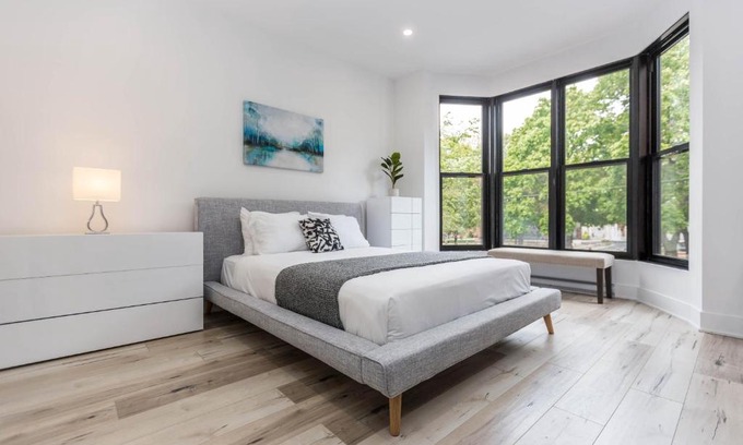Mile End Apartment | Lofts du Parc LaHaie