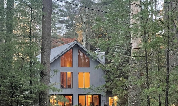 Forestburgh House | Lofty Cabin - Cozy retreat in Upstate NY