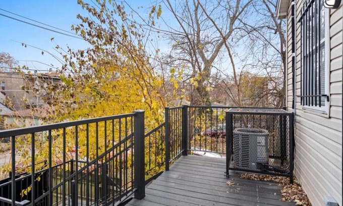 West Englewood Apartment | Lofty Priv Apt, laundry, one block from train