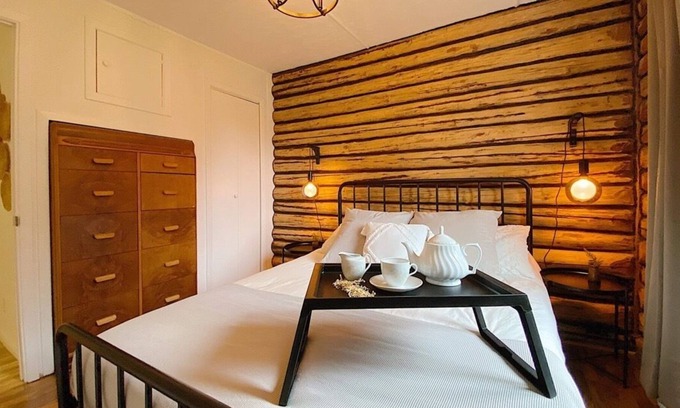 Saint-Alphonse-Rodriguez Ski Chalet | Log cabin by the lake with fireplace