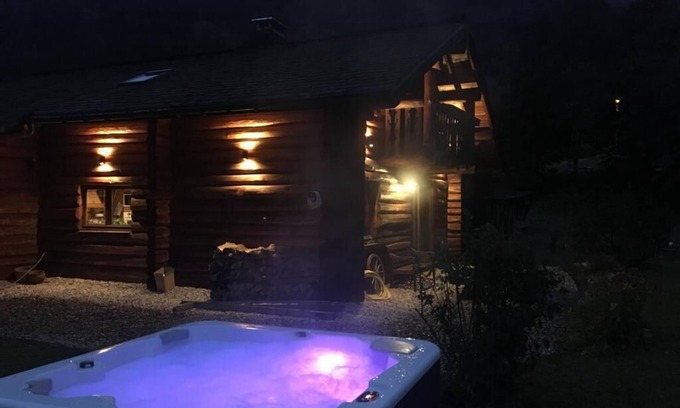 Saint-Gervais-les-Bains Ski Chalet | Log cabin with Jacuzzi
