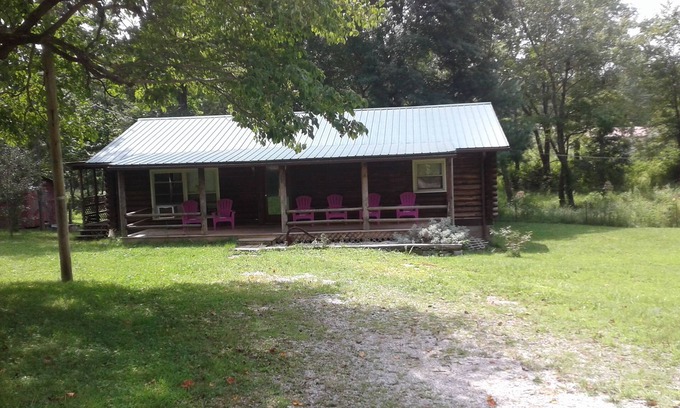 Somerset House | LOG Cabin, 5 miles from town, but very country setting