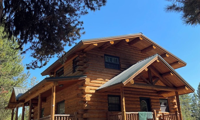 Libby Cabin | Log Cabin in the Pines near Happys Inn MT!