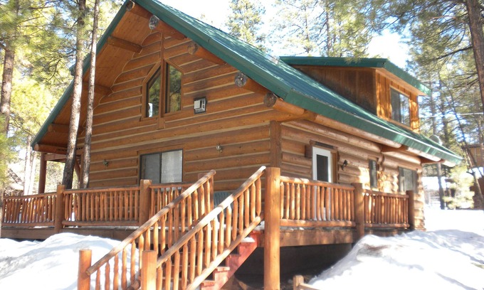 Pinetop Cabin | Log Cabin in the Woods