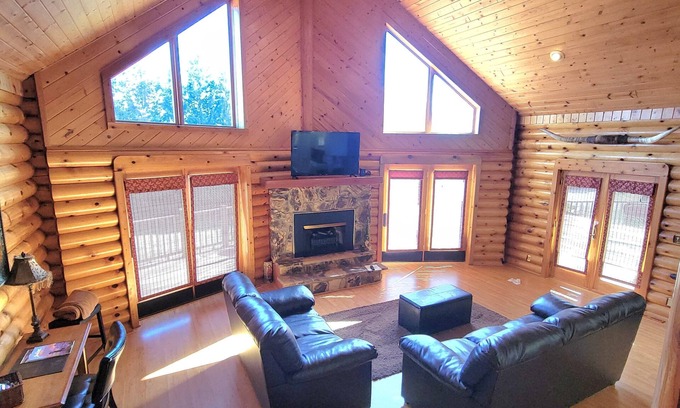 Chamberlain Cabin | Log Cabin located minutes from Missouri River, airport, I-90, and downtown.