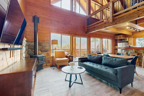 Hyak House | Log Cabin Luxury