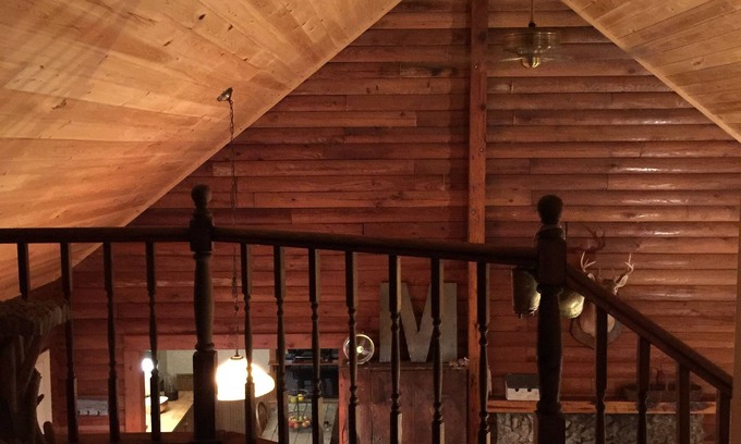 Reddick Cabin | Log Cabin near Ocala and World Equestrian Center ideal for family retreats.