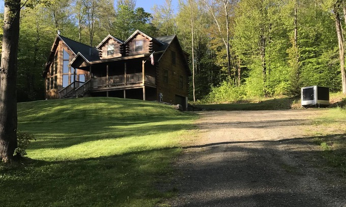 Chester Cabin | Log cabin near Okemo/Ludlow on 25 acres borders state forest w/trails nearby
