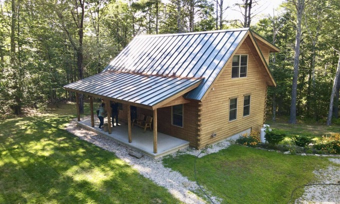 Freeport House | Log cabin on the edge of Wolfe's Neck State Park