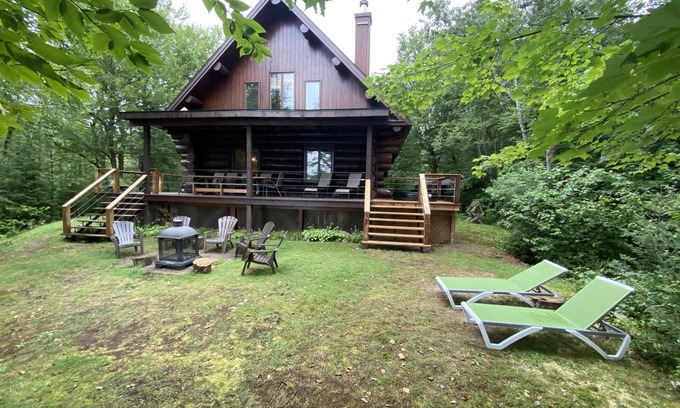 Lac-Saguay Cabin | Log Cabin Sanctuary Hideaway