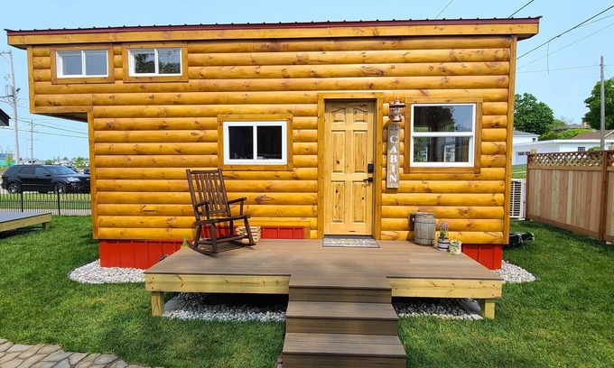 Lakeside Apartment | Log Cabin - Tiny Digs Lakeshore