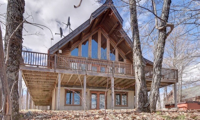 Labelle Ski Chalet | Log Cabin w Hot Tub, Beach 10m, near Tremblant