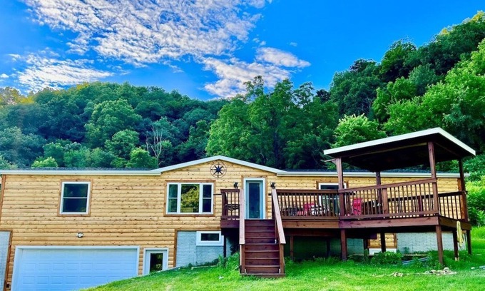 Harpers Ferry Cabin | Log Cabin with Hot Tub 4 Bedroom / 3 bath & New Fishing Pond