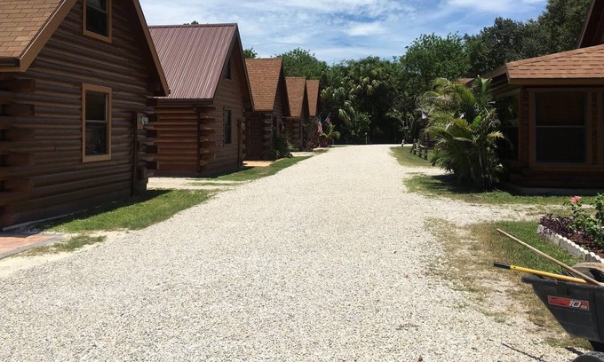 Okeechobee Cabin | Log Cabins at Lake Okeechobee