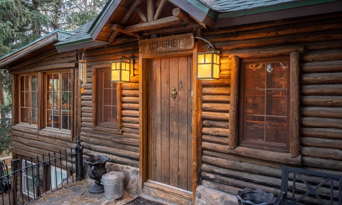 Indian Hills Cabin | ★ Log Haven ★ Red Rocks ★ Game Room ★ Easy Denver Access ★